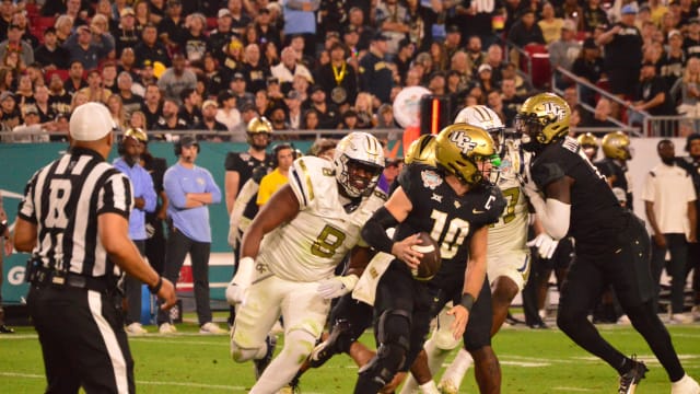 Makius Scott going for a sack against UCF